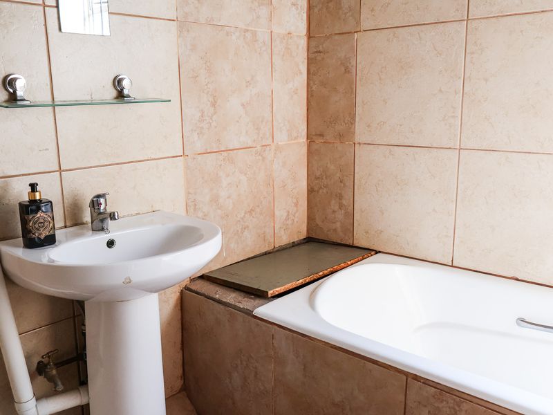 Two Bedroom Apartment in Scottsville for Sale - Photo 10