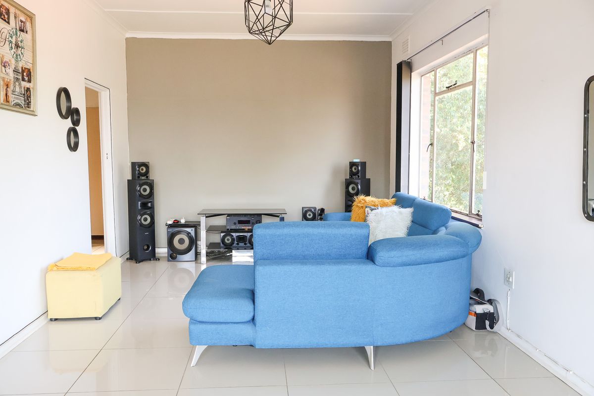 Two Bedroom Apartment in Scottsville for Sale - Photo 3