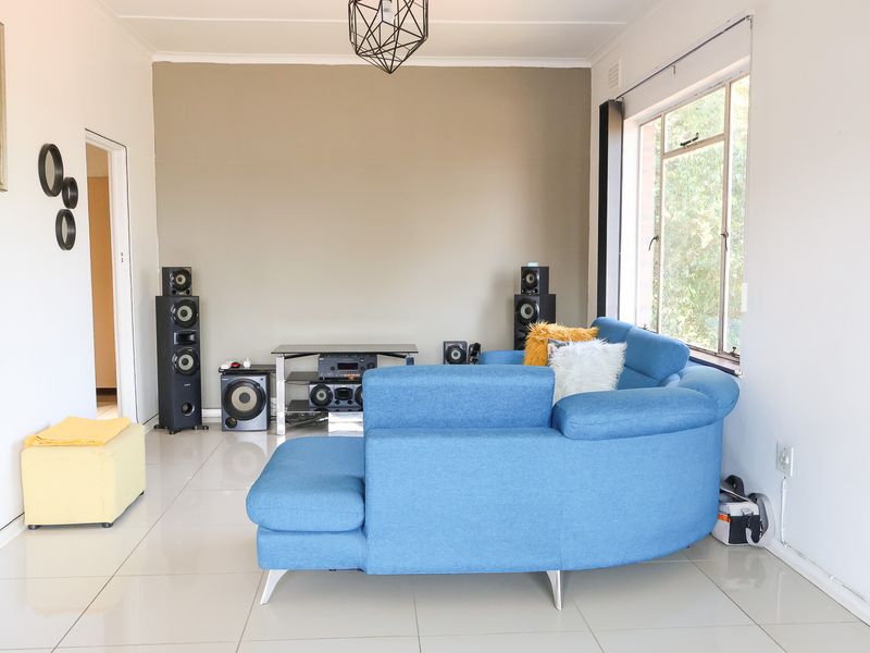 Two Bedroom Apartment in Scottsville for Sale - Photo 3