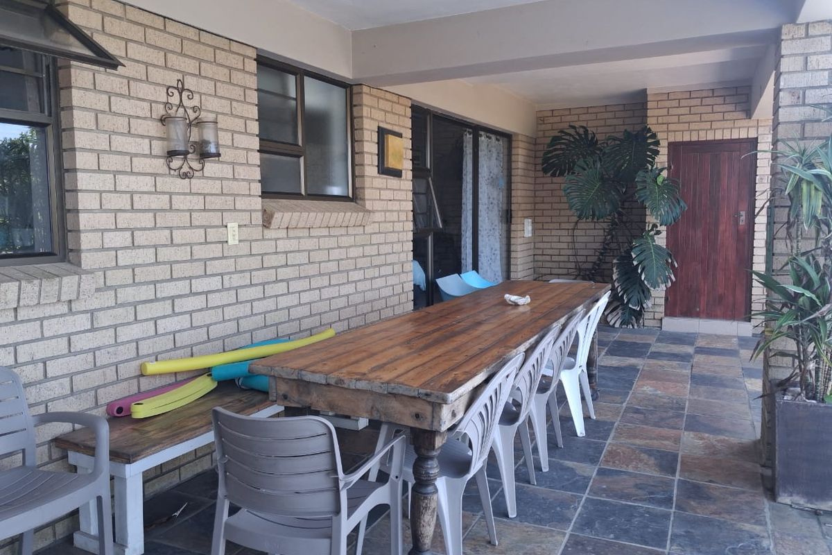 Self-Catering apartment for - unit 3 - for 1 professional – exclusive Cove rock estate - Photo 5