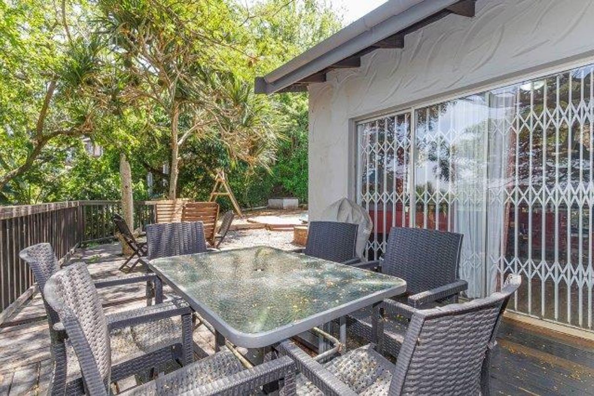 A Serene Family Sanctuary in Dawncliffe - Photo 2