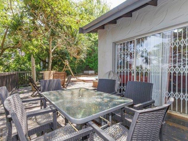 A Serene Family Sanctuary in Dawncliffe - Photo 2