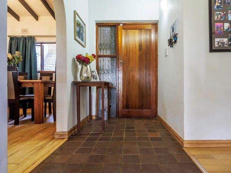 A Serene Family Sanctuary in Dawncliffe - Photo 8