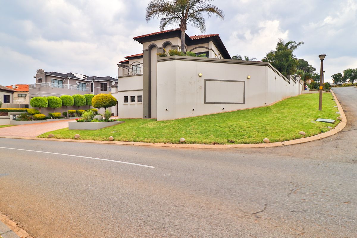 4 Bedroom House for sale in secured estate in Meyersdal !!! - Photo 4