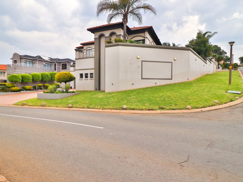 4 Bedroom House for sale in secured estate in Meyersdal !!! - Photo 4
