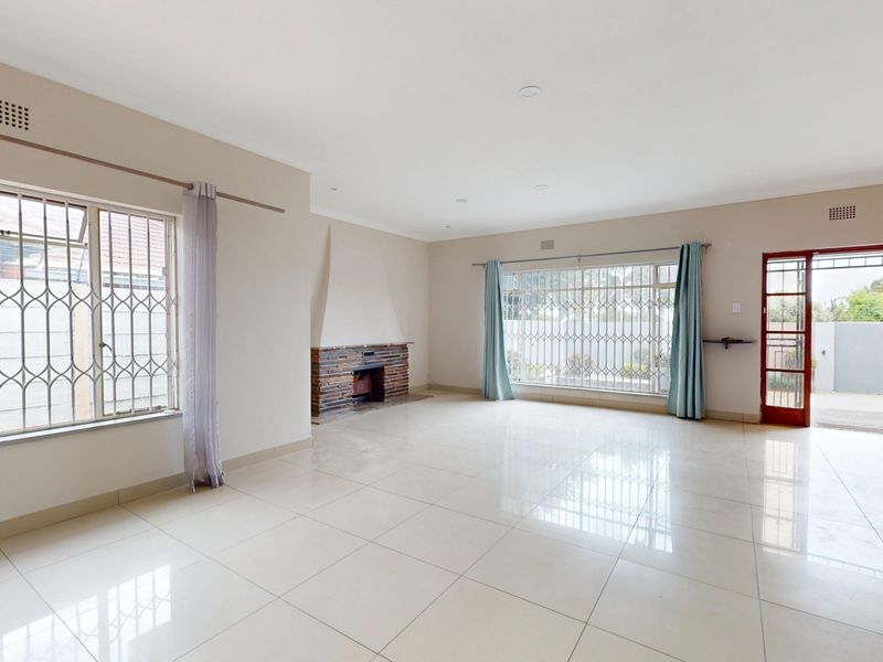 Starting to bid from R1,349,000! Non-Distressed Live Luxury Auction! - Photo 4