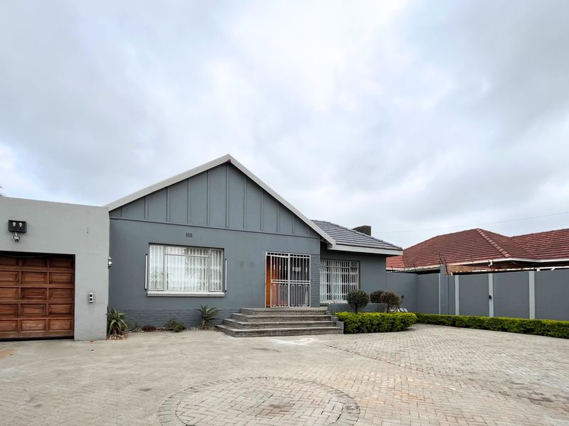 Starting to bid from R1,349,000! Non-Distressed Live Luxury Auction! - Photo 2