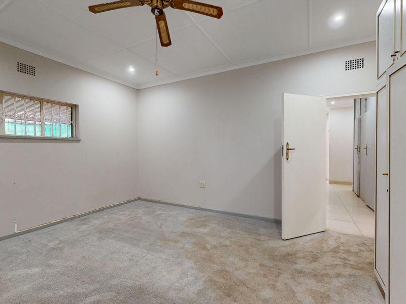 Starting to bid from R1,349,000! Non-Distressed Live Luxury Auction! - Photo 8