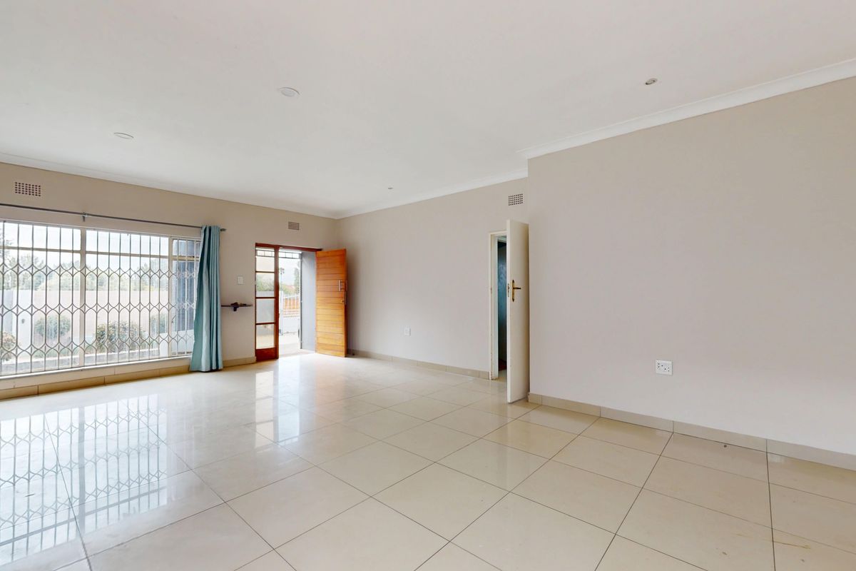 Starting to bid from R1,349,000! Non-Distressed Live Luxury Auction! - Photo 3