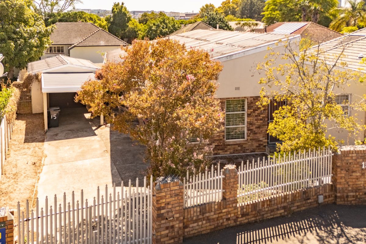 Spacious 4-Bedroom Home with Flatlet in Boston - Photo 2