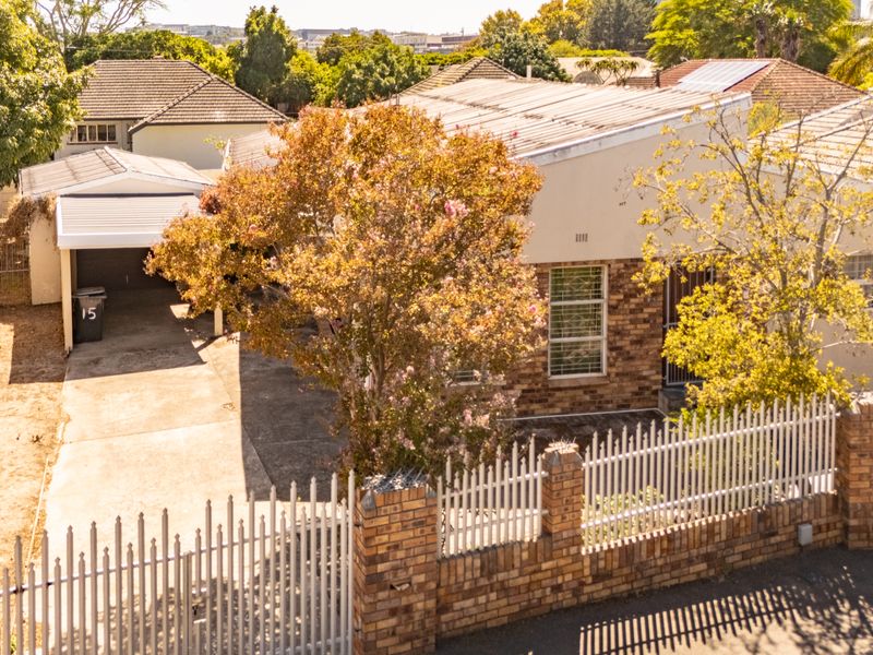 Spacious 4-Bedroom Home with Flatlet in Boston - Photo 2