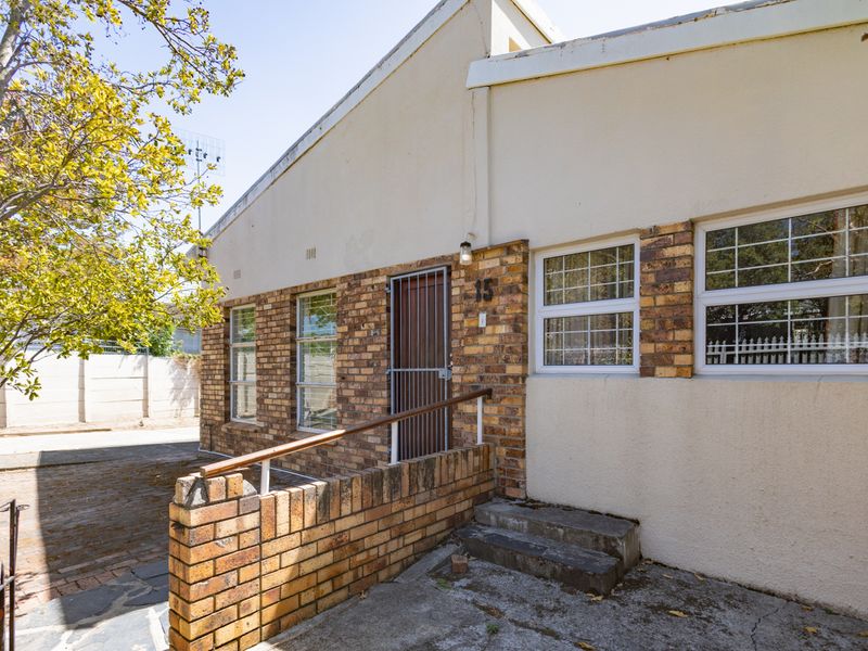 Spacious 4-Bedroom Home with Flatlet in Boston - Photo 5