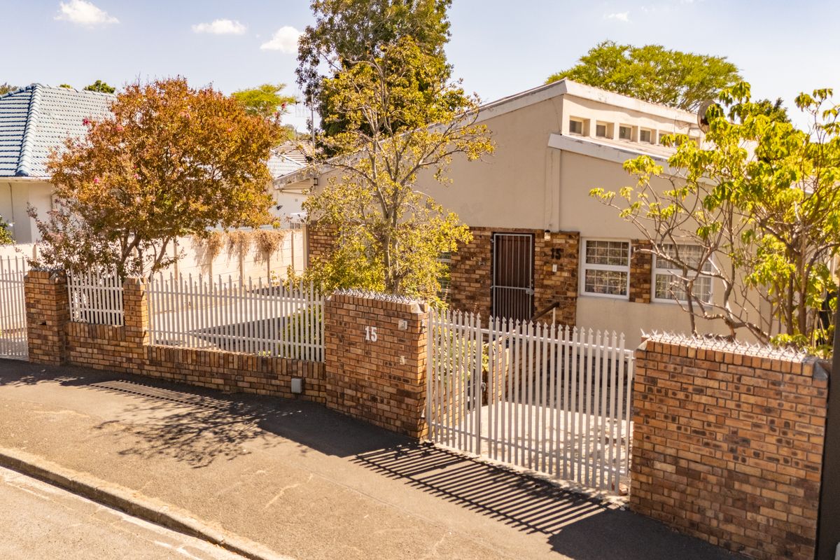 Spacious 4-Bedroom Home with Flatlet in Boston - Photo 3