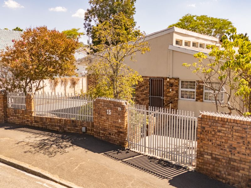 Spacious 4-Bedroom Home with Flatlet in Boston - Photo 3