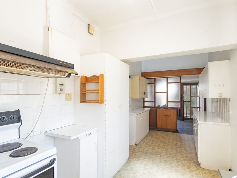 Spacious 4-Bedroom Home with Flatlet in Boston - Photo 9