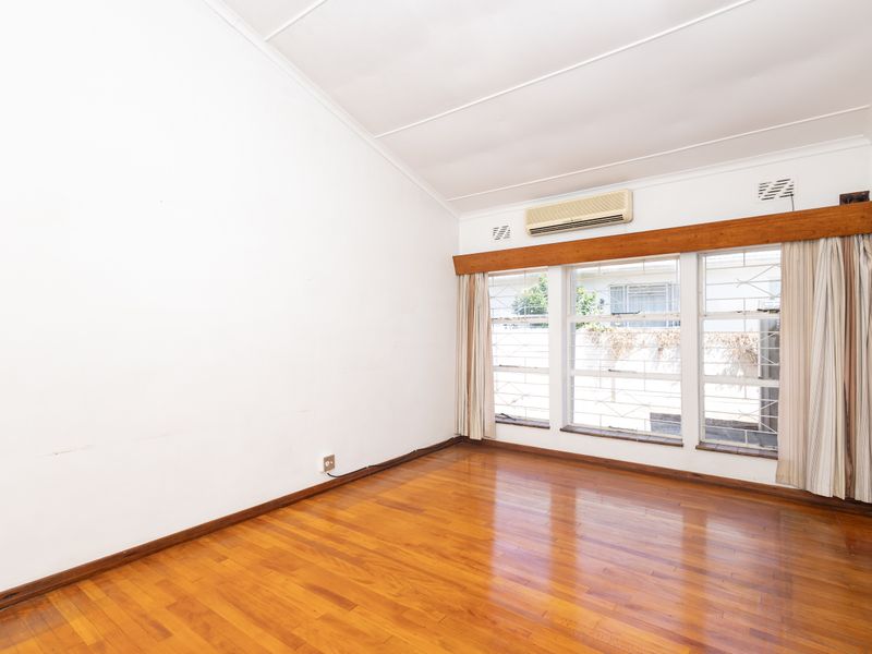 Spacious 4-Bedroom Home with Flatlet in Boston - Photo 10