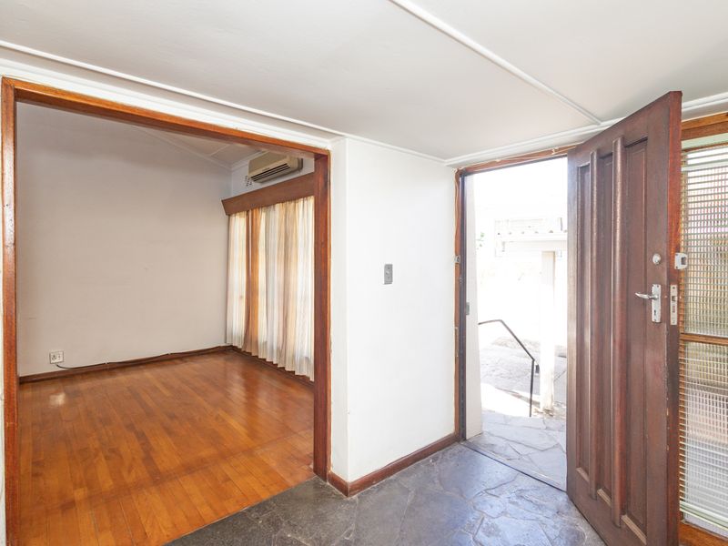 Spacious 4-Bedroom Home with Flatlet in Boston - Photo 6