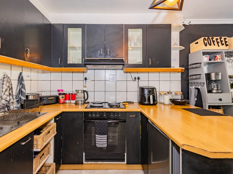 Starting out or scaling down - Photo 3