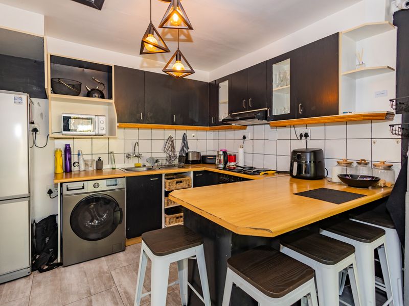 Starting out or scaling down - Photo 4