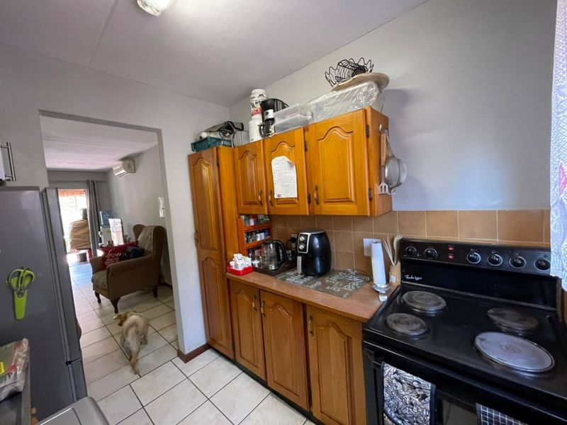 Spacious Ground-Floor Comfort in a Secure Lifestyle Complex - Photo 9