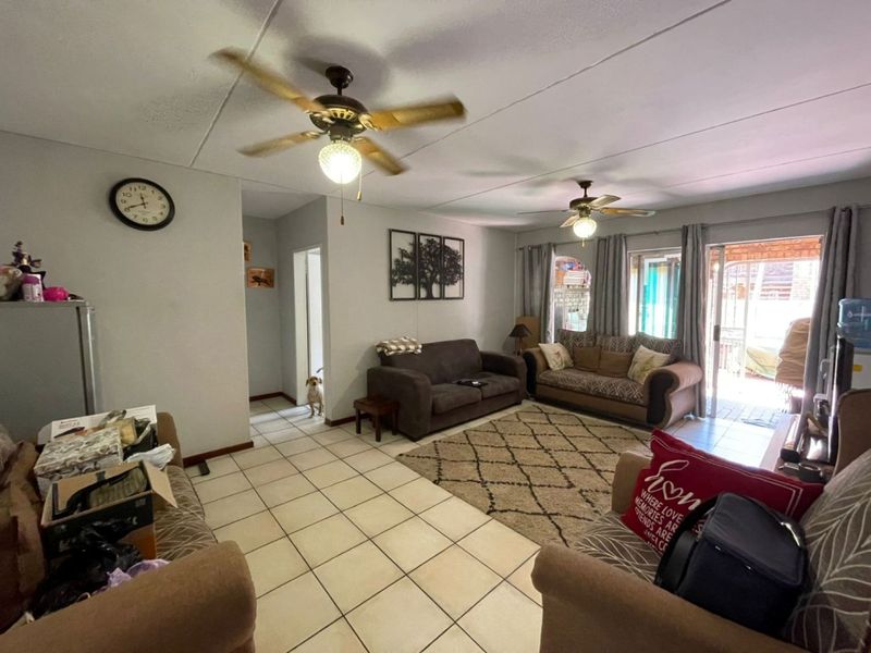 Spacious Ground-Floor Comfort in a Secure Lifestyle Complex - Photo 6