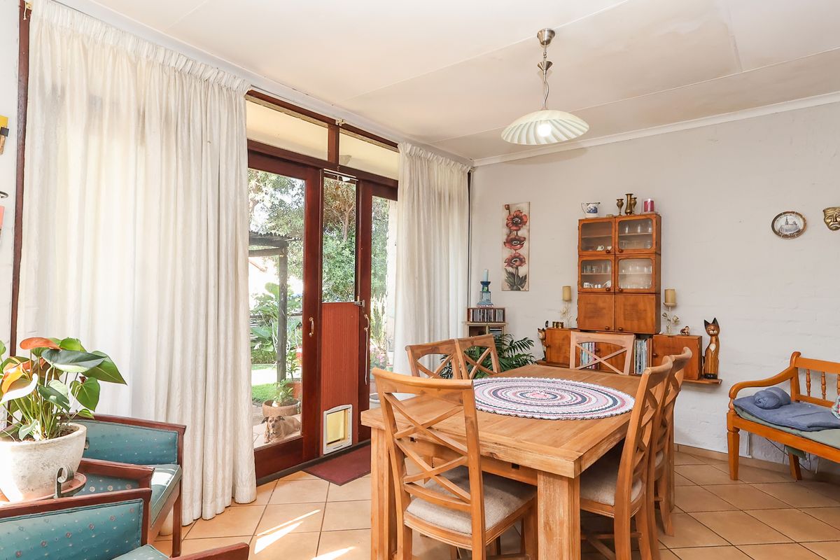 A Cosy Retreat Offering Comfort and Charm in The Coves Estate - Photo 2