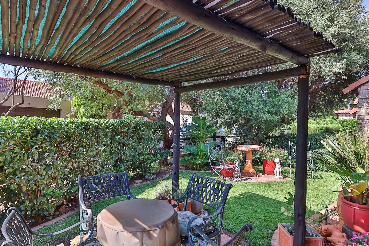 A Cosy Retreat Offering Comfort and Charm in The Coves Estate - Photo 4