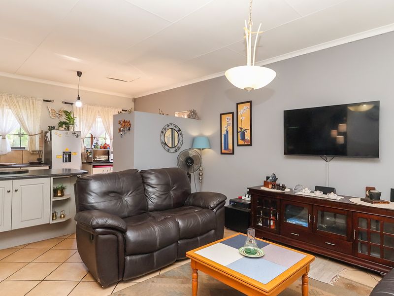 A Cosy Retreat Offering Comfort and Charm in The Coves Estate - Photo 10