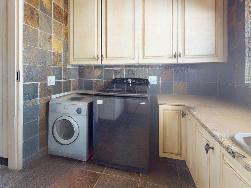 House with a difference on a HUGE stand to call HOME - Photo 4