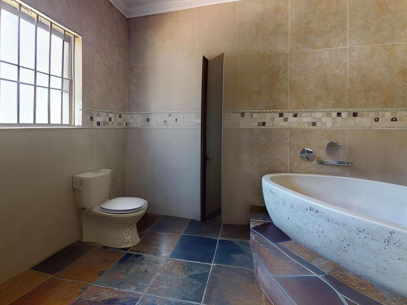 House with a difference on a HUGE stand to call HOME - Photo 9