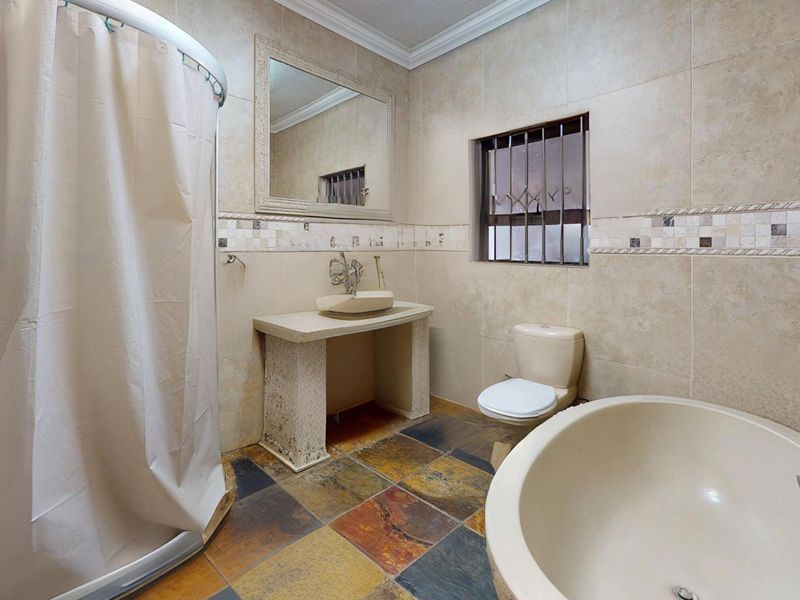 House with a difference on a HUGE stand to call HOME - Photo 10