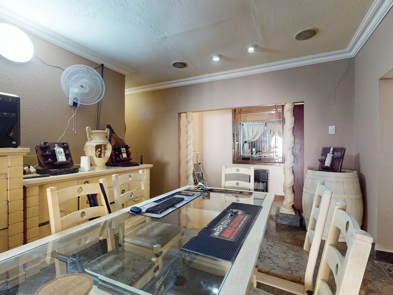 House with a difference on a HUGE stand to call HOME - Photo 8