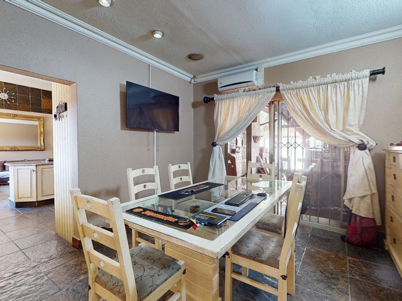 House with a difference on a HUGE stand to call HOME - Photo 6