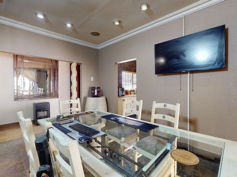 House with a difference on a HUGE stand to call HOME - Photo 7