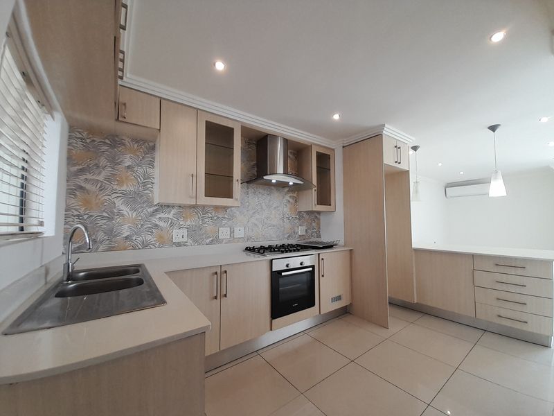 Exclusive Duplex Apartment- Super Well Located in Bryanston - Photo 2