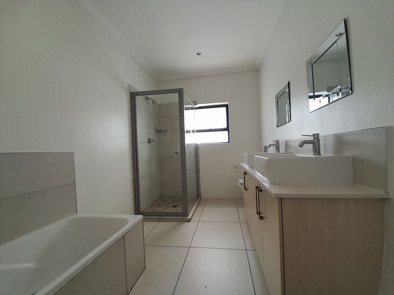 Exclusive Duplex Apartment- Super Well Located in Bryanston - Photo 10