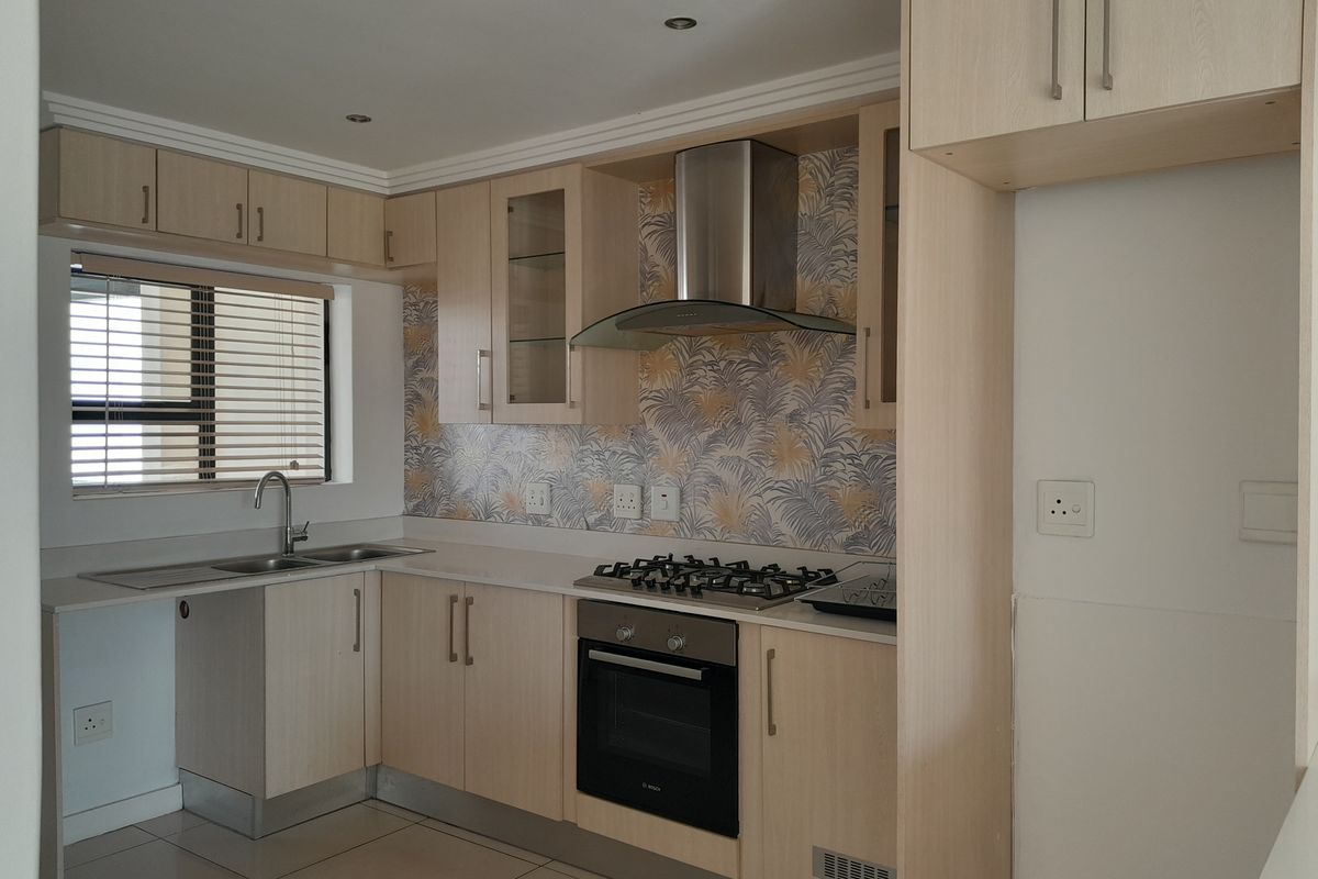 Exclusive Duplex Apartment- Super Well Located in Bryanston - Photo 3