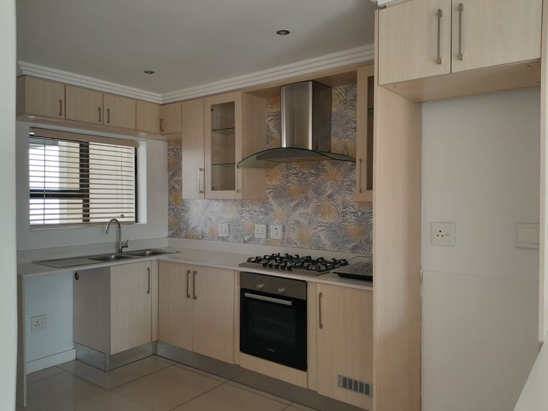 Exclusive Duplex Apartment- Super Well Located in Bryanston - Photo 3