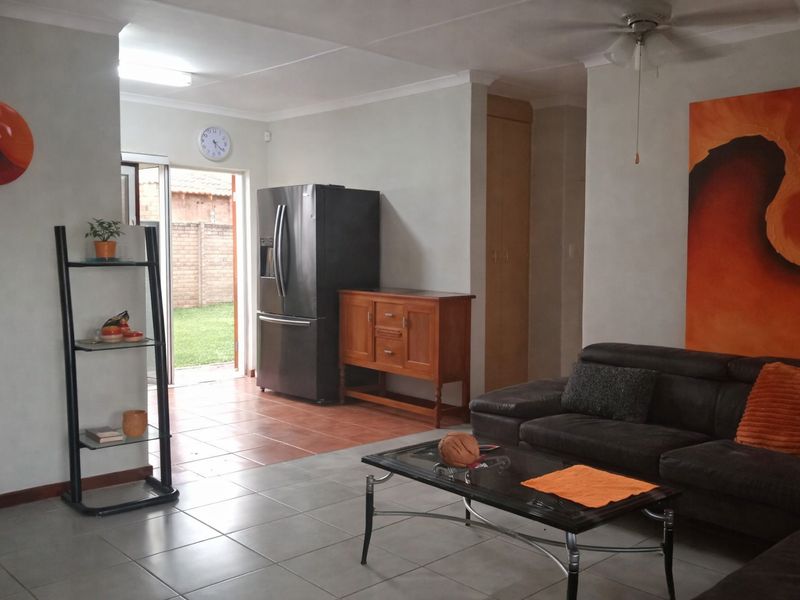 Modern 3-Bedroom Townhouse with Private Garden – Exclusive Mandate - Photo 5