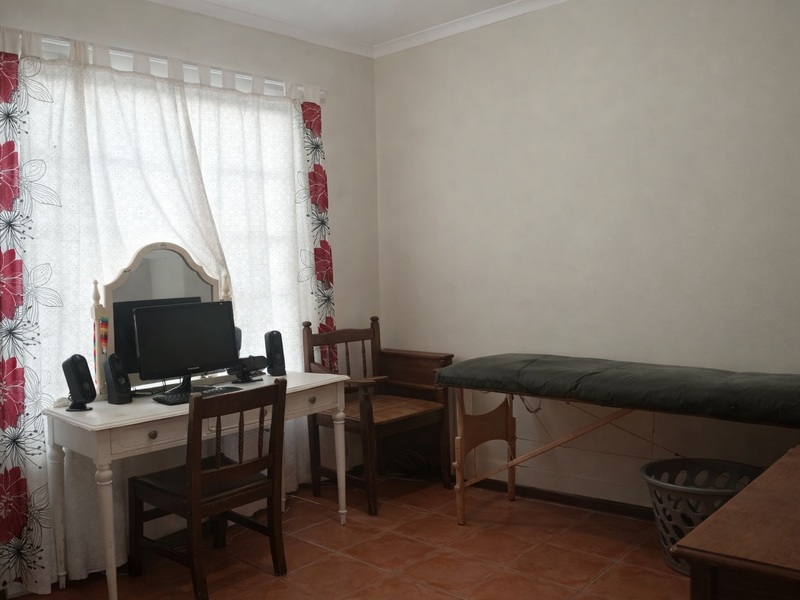 Modern 3-Bedroom Townhouse with Private Garden – Exclusive Mandate - Photo 10