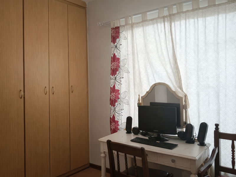 Modern 3-Bedroom Townhouse with Private Garden – Exclusive Mandate - Photo 8