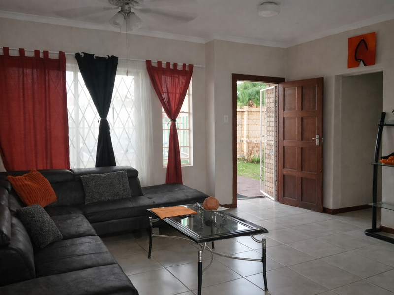 Modern 3-Bedroom Townhouse with Private Garden – Exclusive Mandate - Photo 7