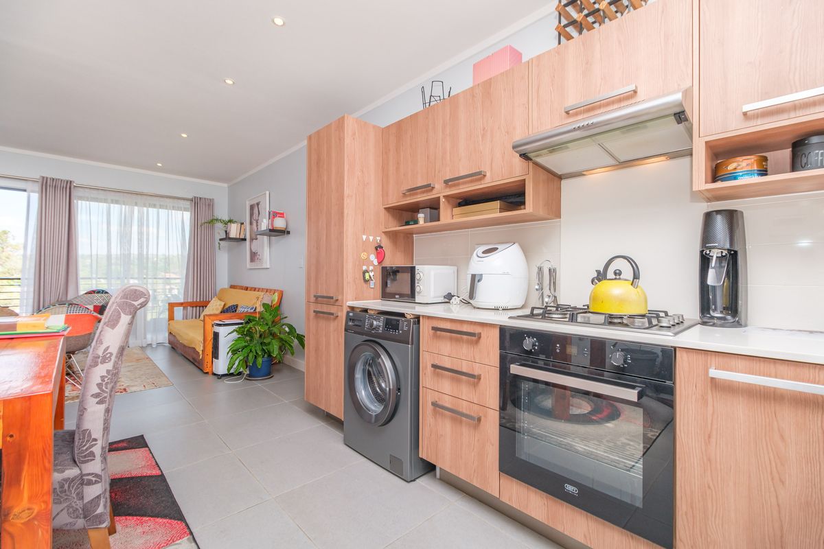 Clean, Classy, Contemporary & Convenient 2 Bedroom Apartment - Photo 2