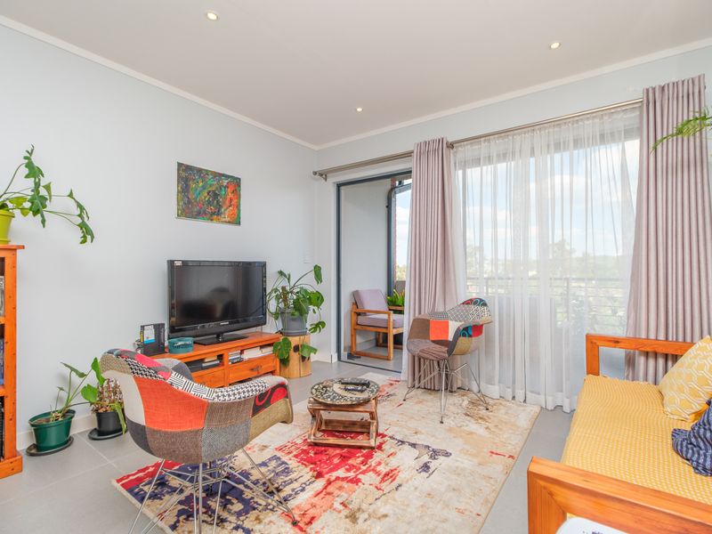 Clean, Classy, Contemporary & Convenient 2 Bedroom Apartment - Photo 6