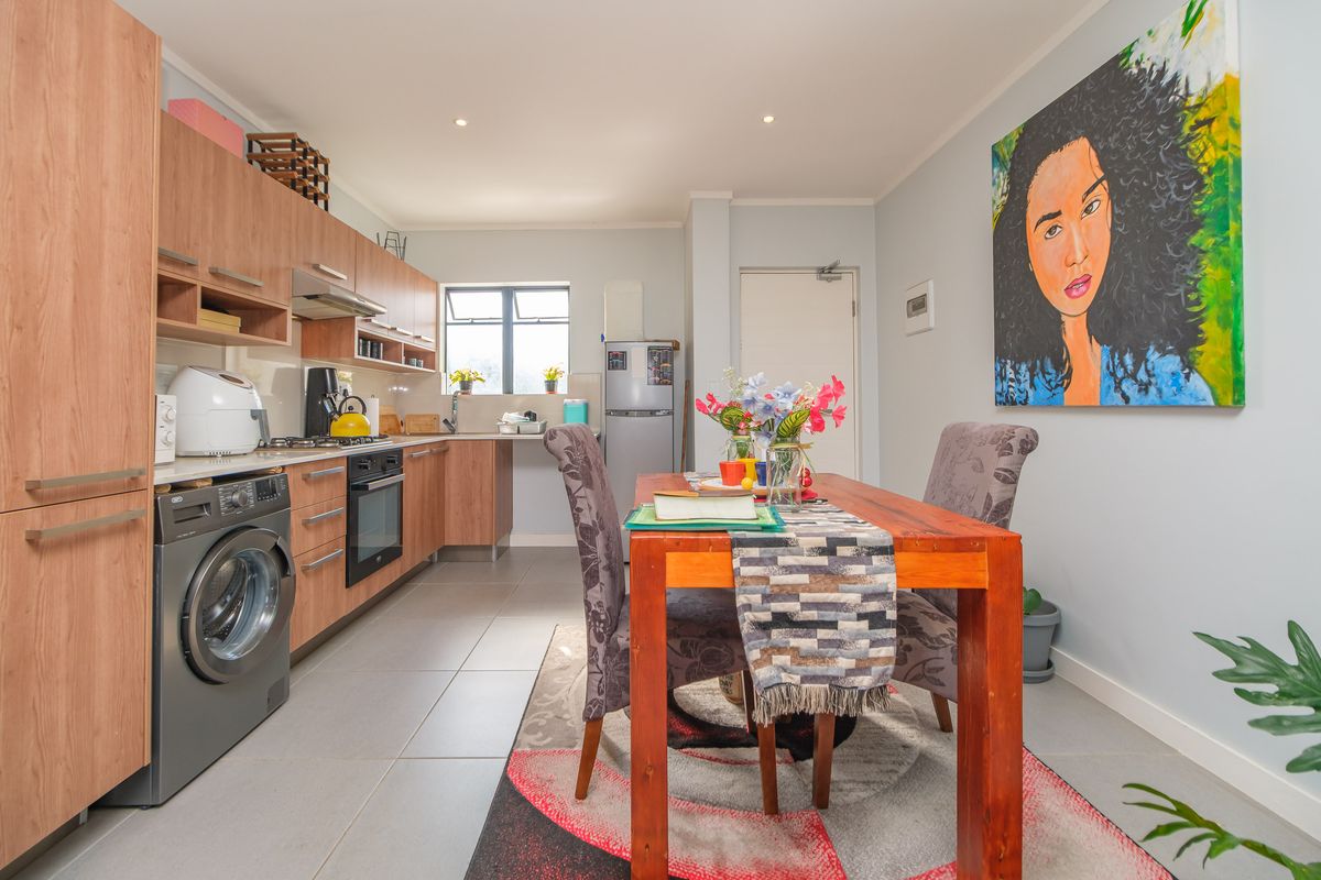 Clean, Classy, Contemporary & Convenient 2 Bedroom Apartment - Photo 5