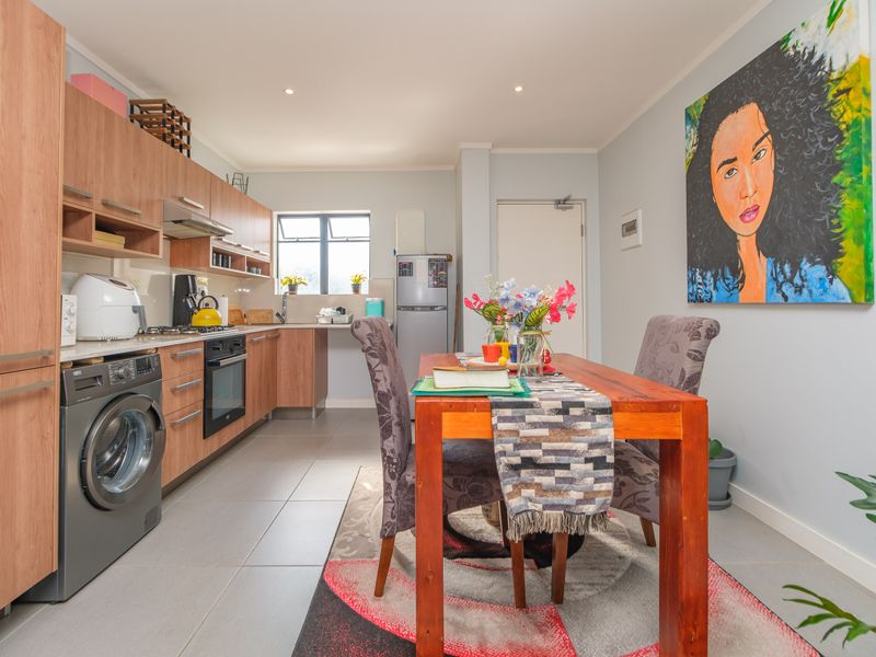 Clean, Classy, Contemporary & Convenient 2 Bedroom Apartment - Photo 5