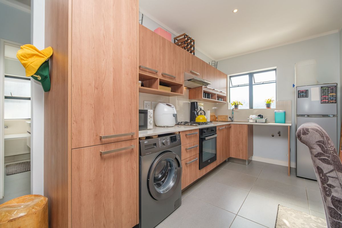 Clean, Classy, Contemporary & Convenient 2 Bedroom Apartment - Photo 4