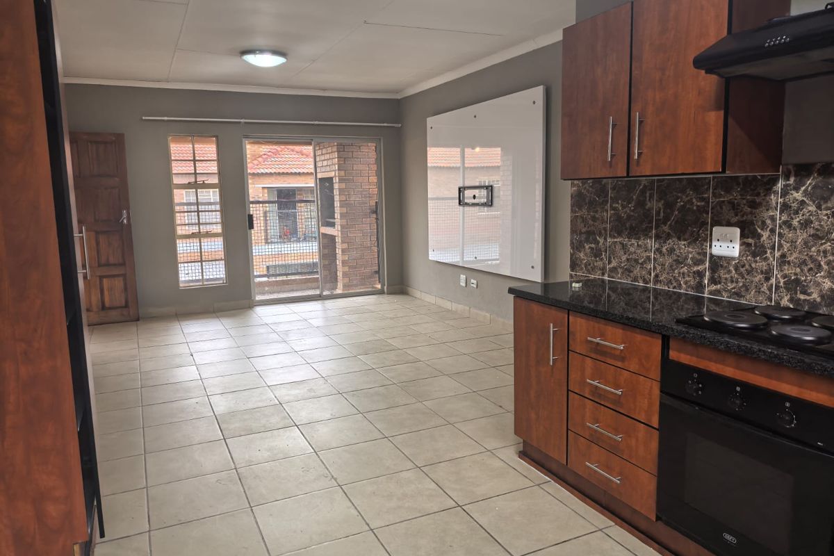 Elegant three bedroom apartment in a prime location. - Photo 2