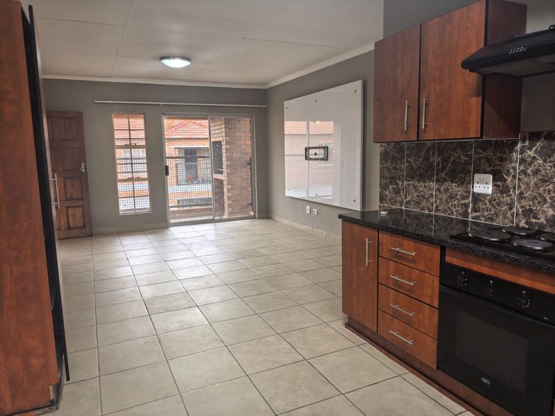 Elegant three bedroom apartment in a prime location. - Photo 2