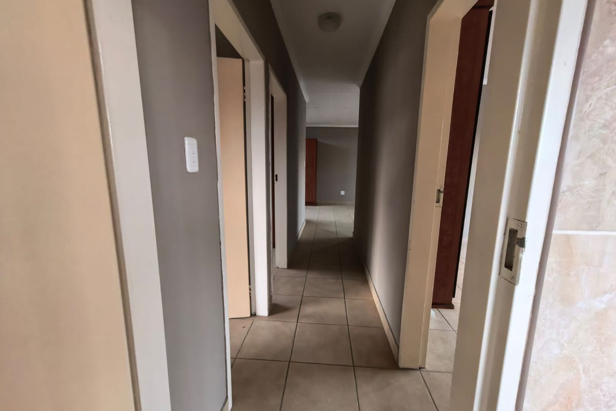 Elegant three bedroom apartment in a prime location. - Photo 4